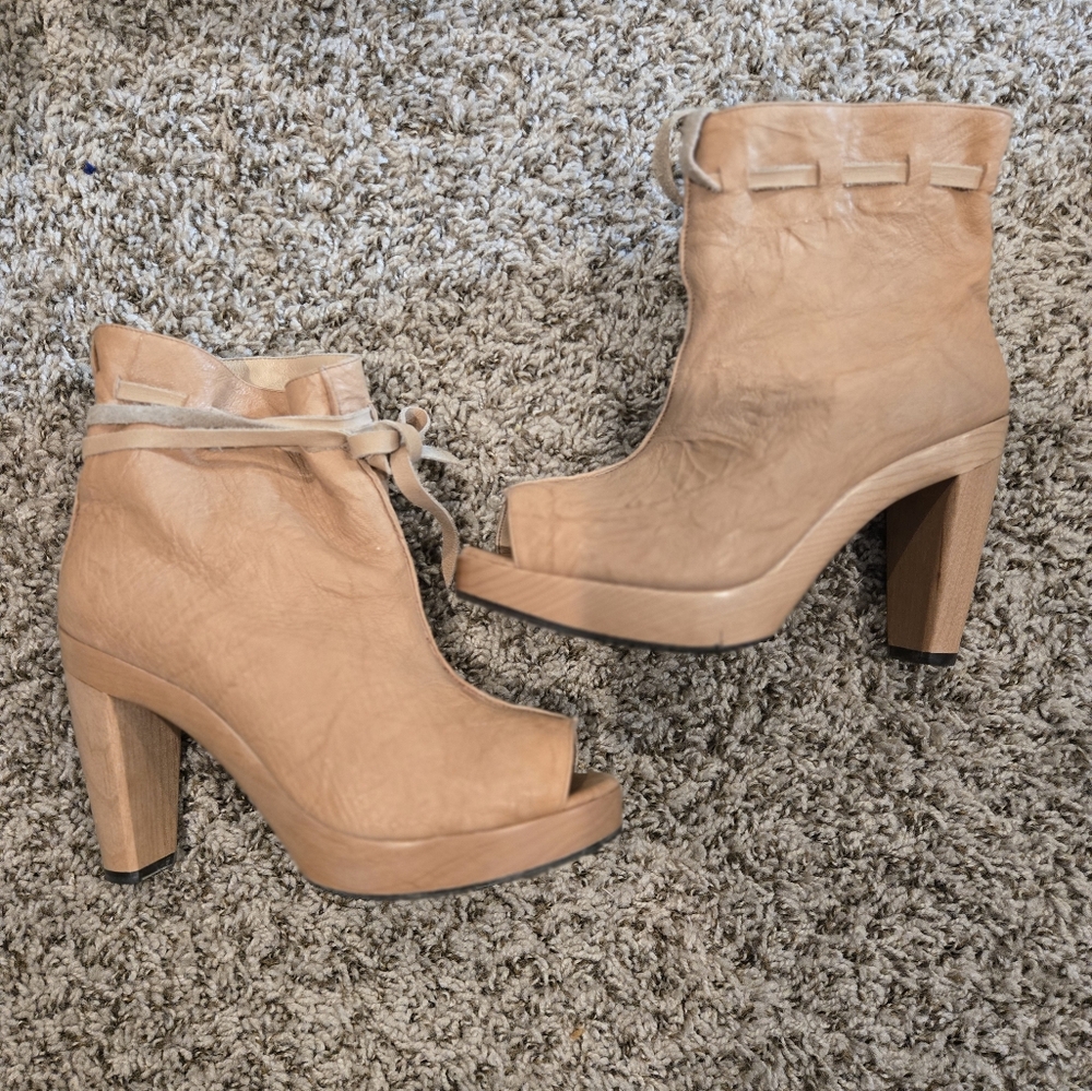 Elegant Tan Women's Ankle Boots